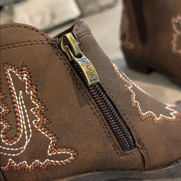 Ariat Mya Lil’ Stompers snip toe ankle boots,zipper entry,stretch panel,Western - Picture 8 of 13